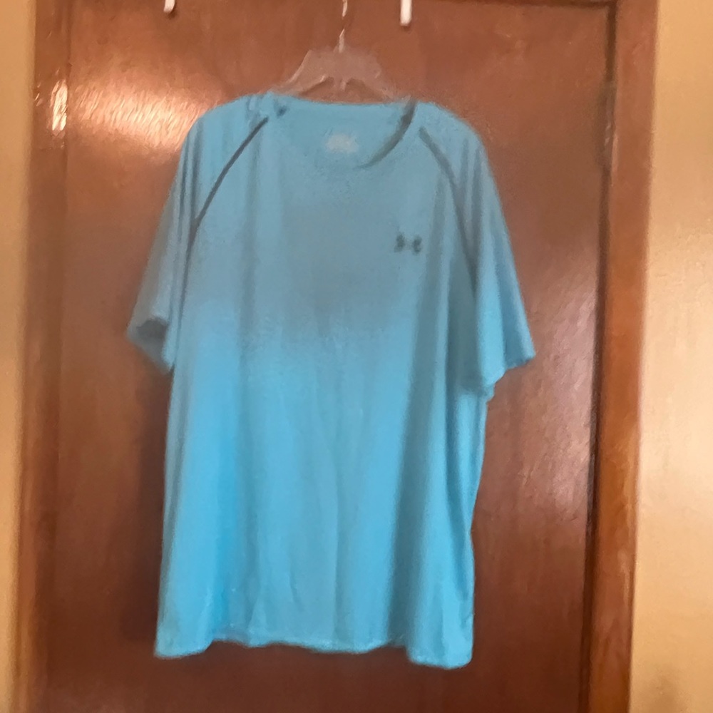 Under Armour Men’s Heat Gear Loose Fit Blue Short Sleeve Shirt